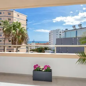 gran-terraza-andando-a-la-playa-puerto-marina.es-andalucia.com/
