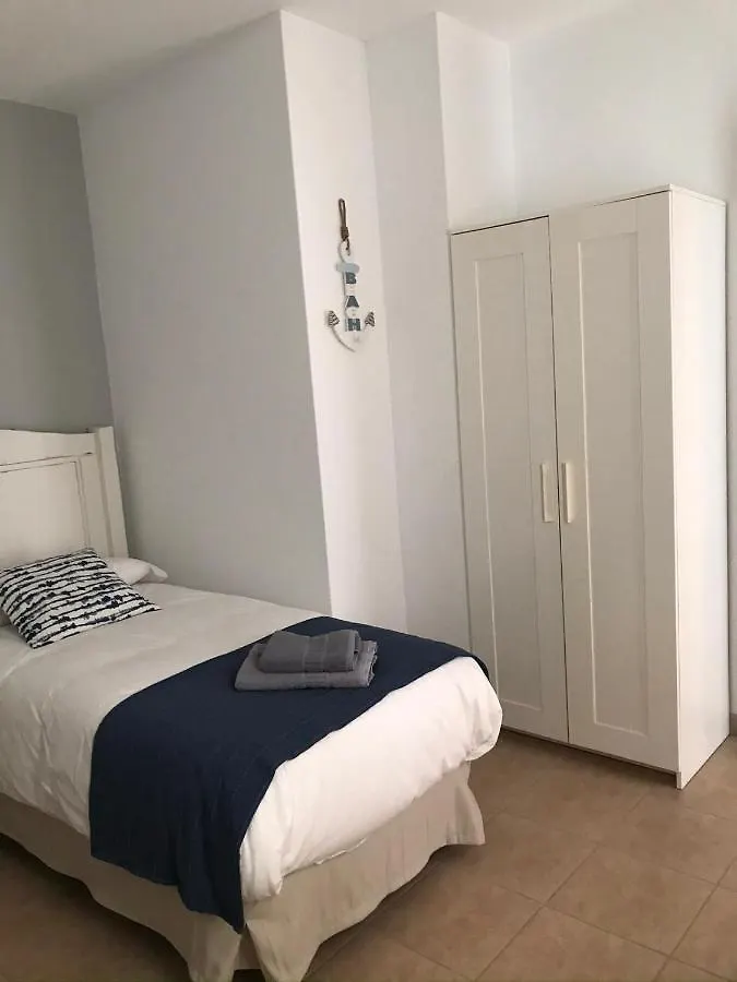 Apartamentos Burgao Caleta de Sebo 0*,  Spain